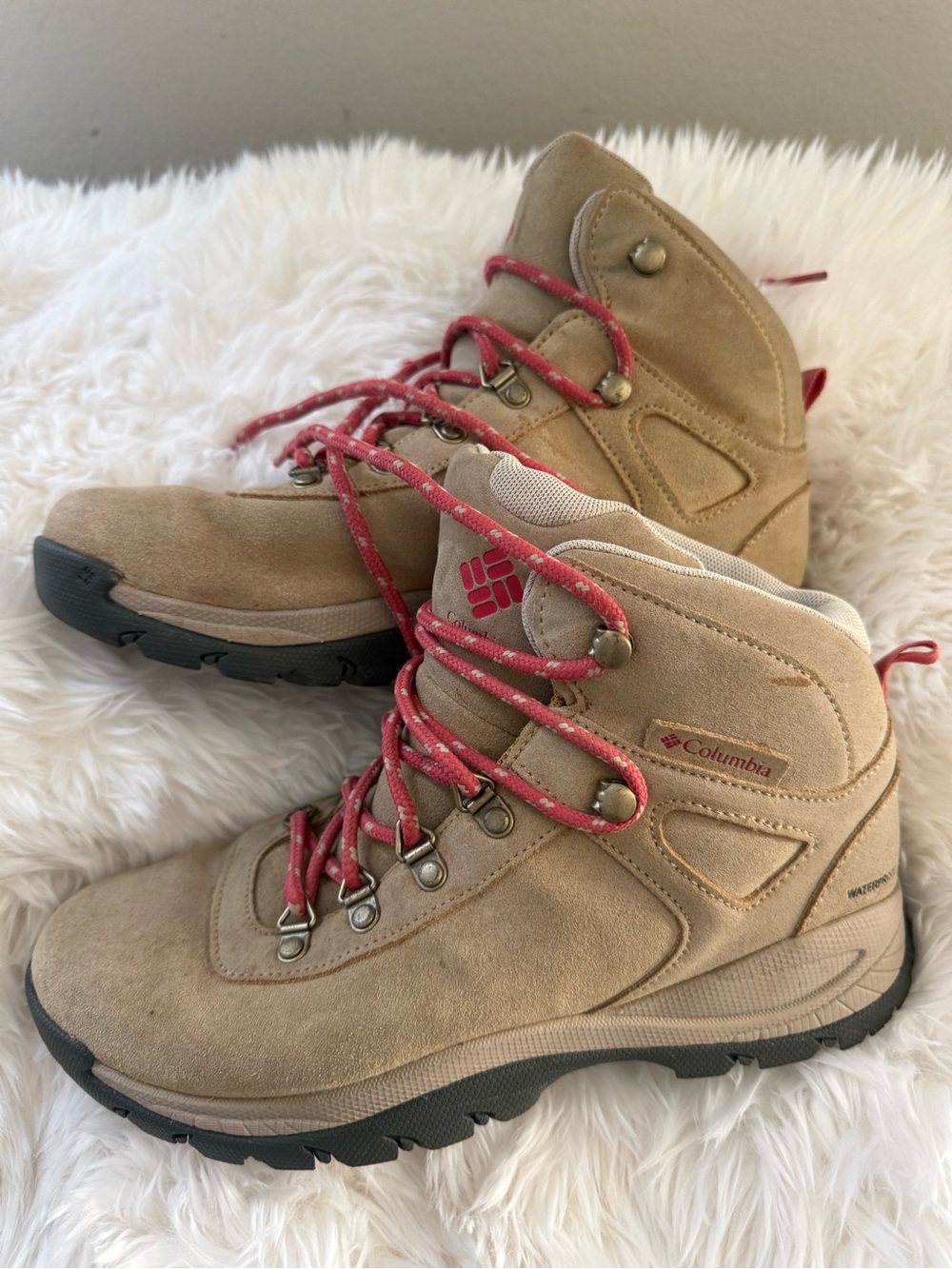 Columbia Women's Tan Suede Hiking Boots with Pink Laces